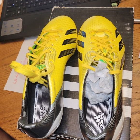 KIDS SOCCER CLEATS. - Picture 4 of 8